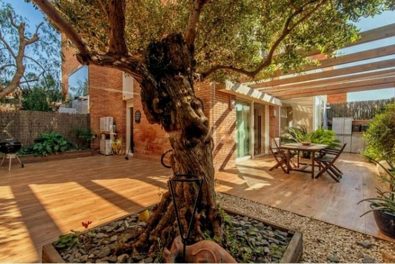 Bonito Duplex Con Piscina En Barcelona&Playa Apartman Tiana Kültér fotó