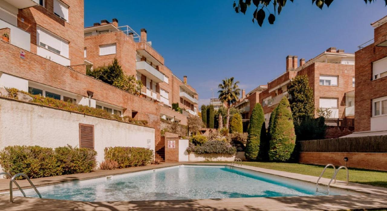 Bonito Duplex Con Piscina En Barcelona&Playa Apartman Tiana Kültér fotó