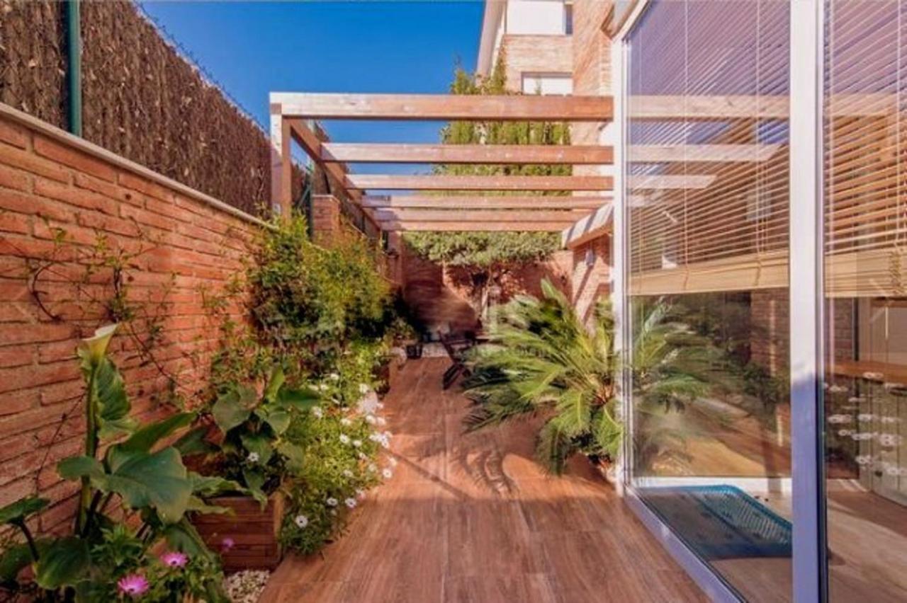 Bonito Duplex Con Piscina En Barcelona&Playa Apartman Tiana Kültér fotó